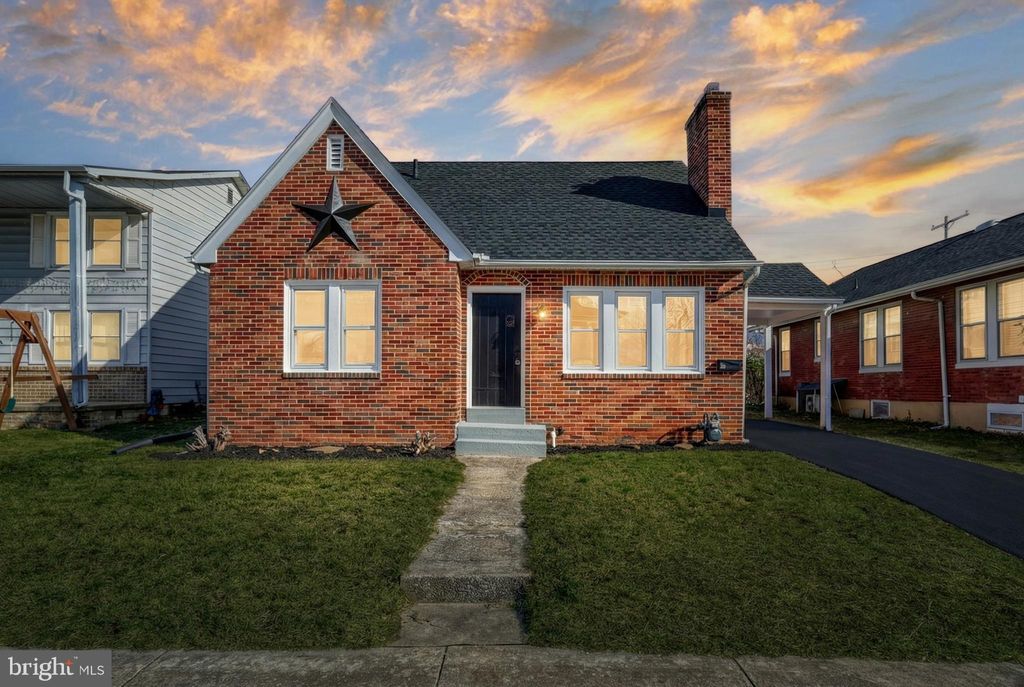 Photo of 327 Norway Street, YORK, PA 17403 (MLS # PAYK2096100)