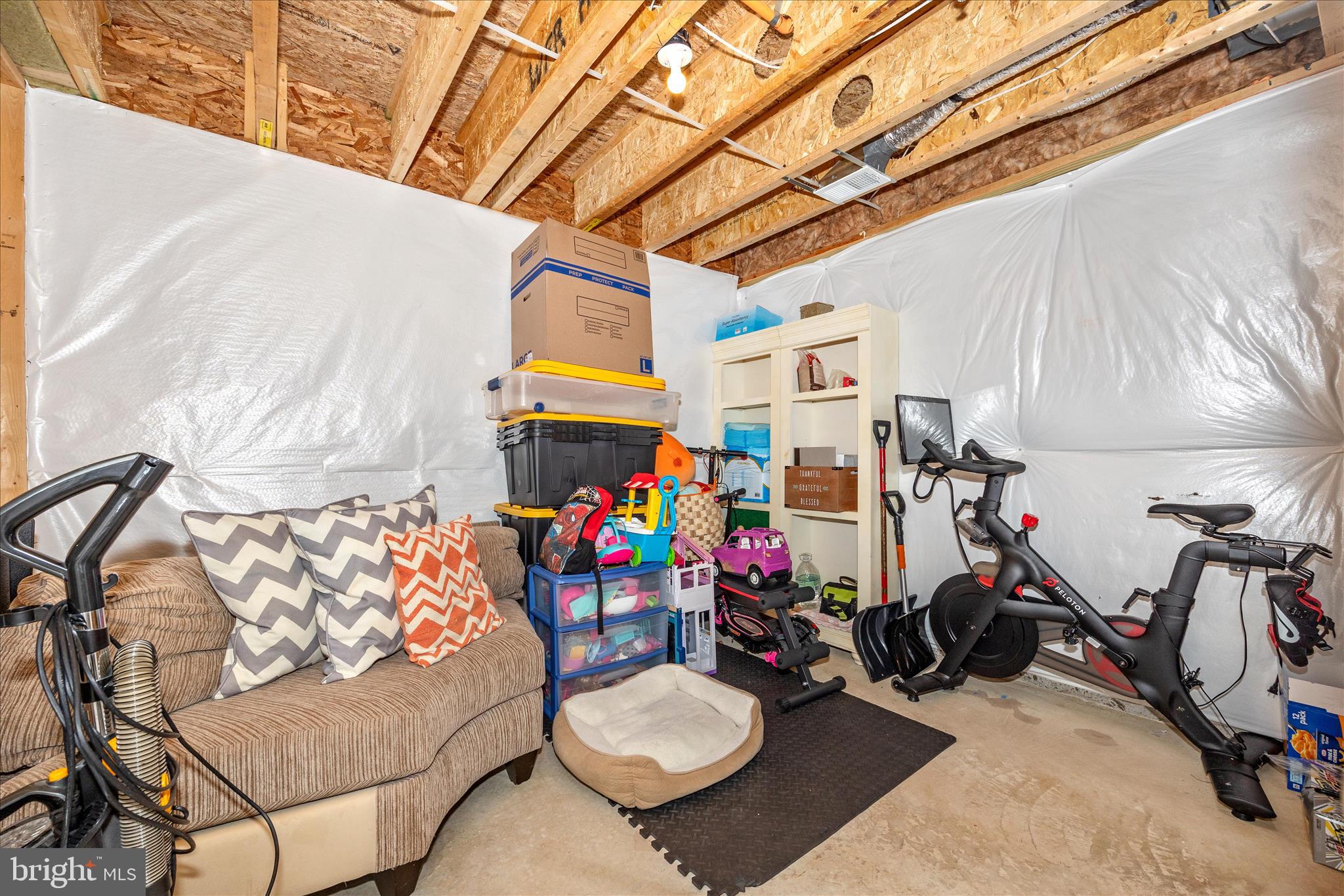 LAKE LINGANORE - Residential