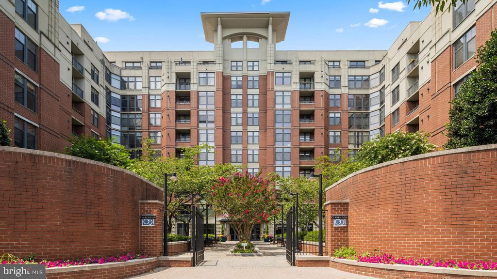 Photo of 1021 N Garfield Street #209, ARLINGTON, VA 22201 (MLS # VAAR2064354)