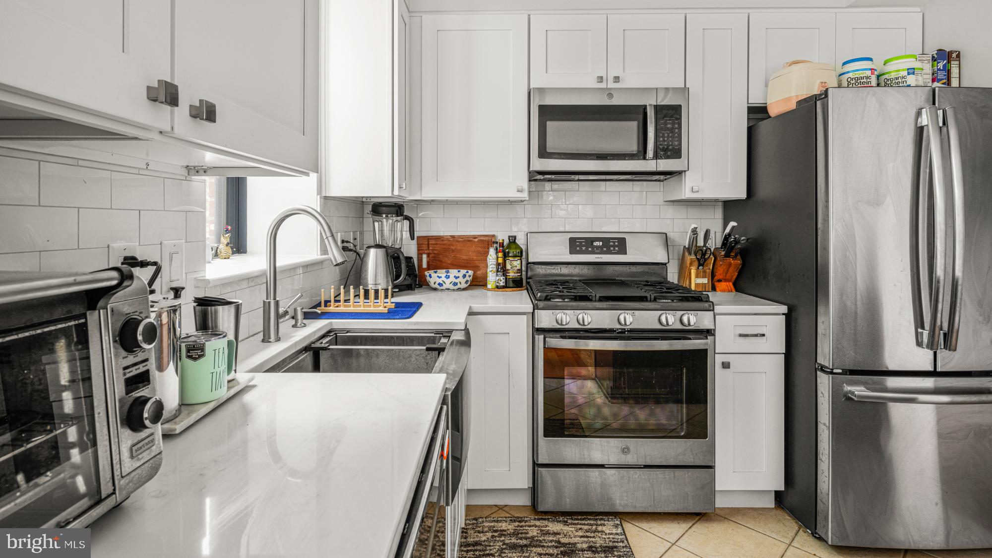 CLARENDON 1021 - Residential Lease