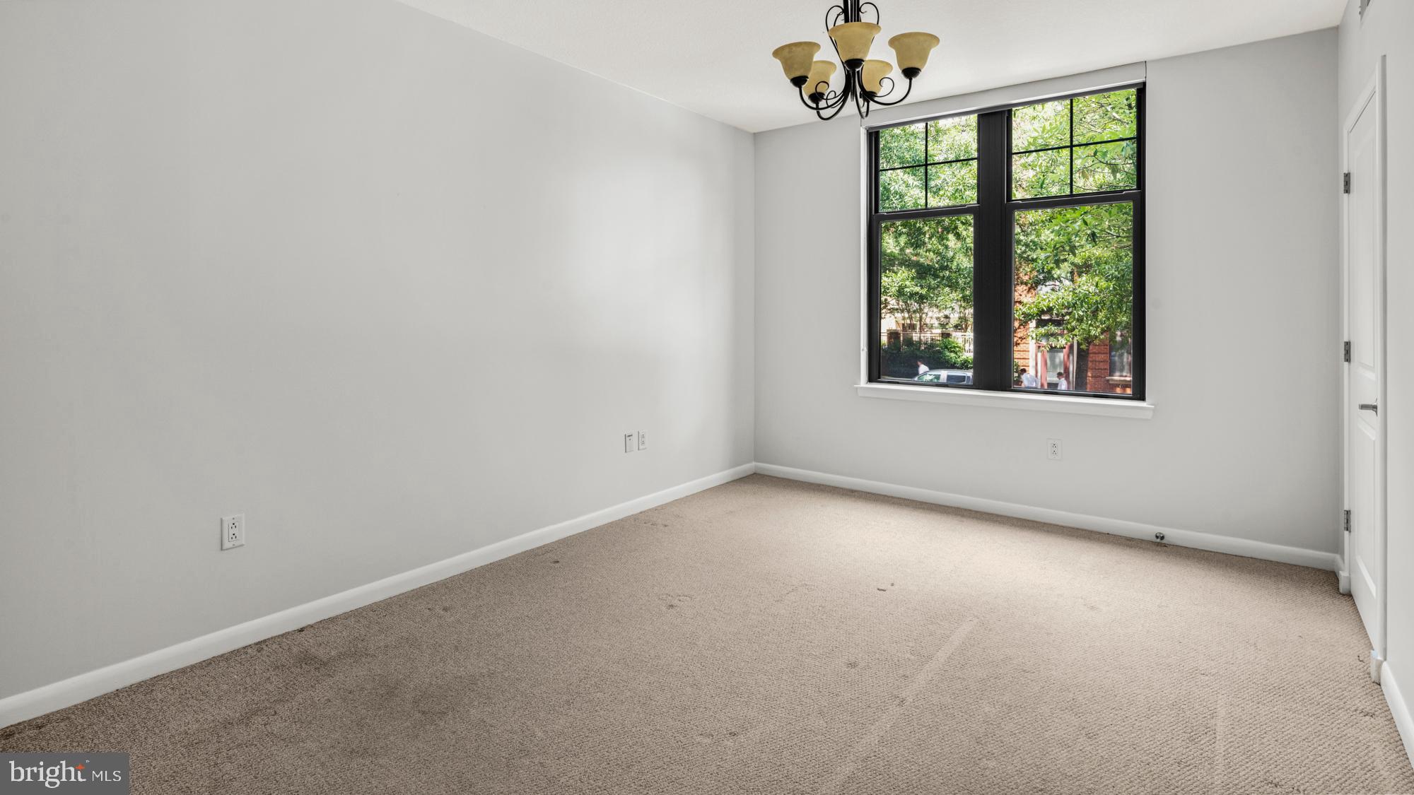 CLARENDON 1021 - Residential Lease