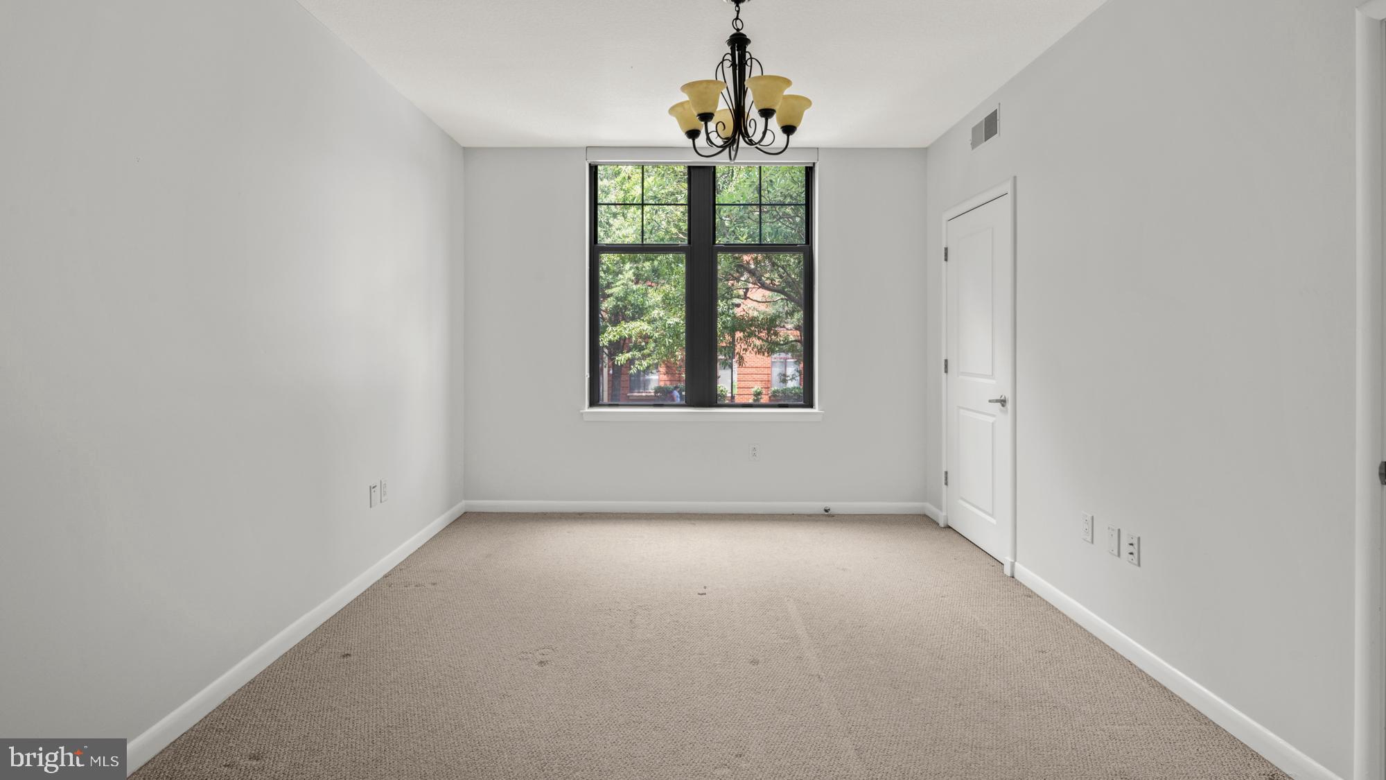 CLARENDON 1021 - Residential Lease