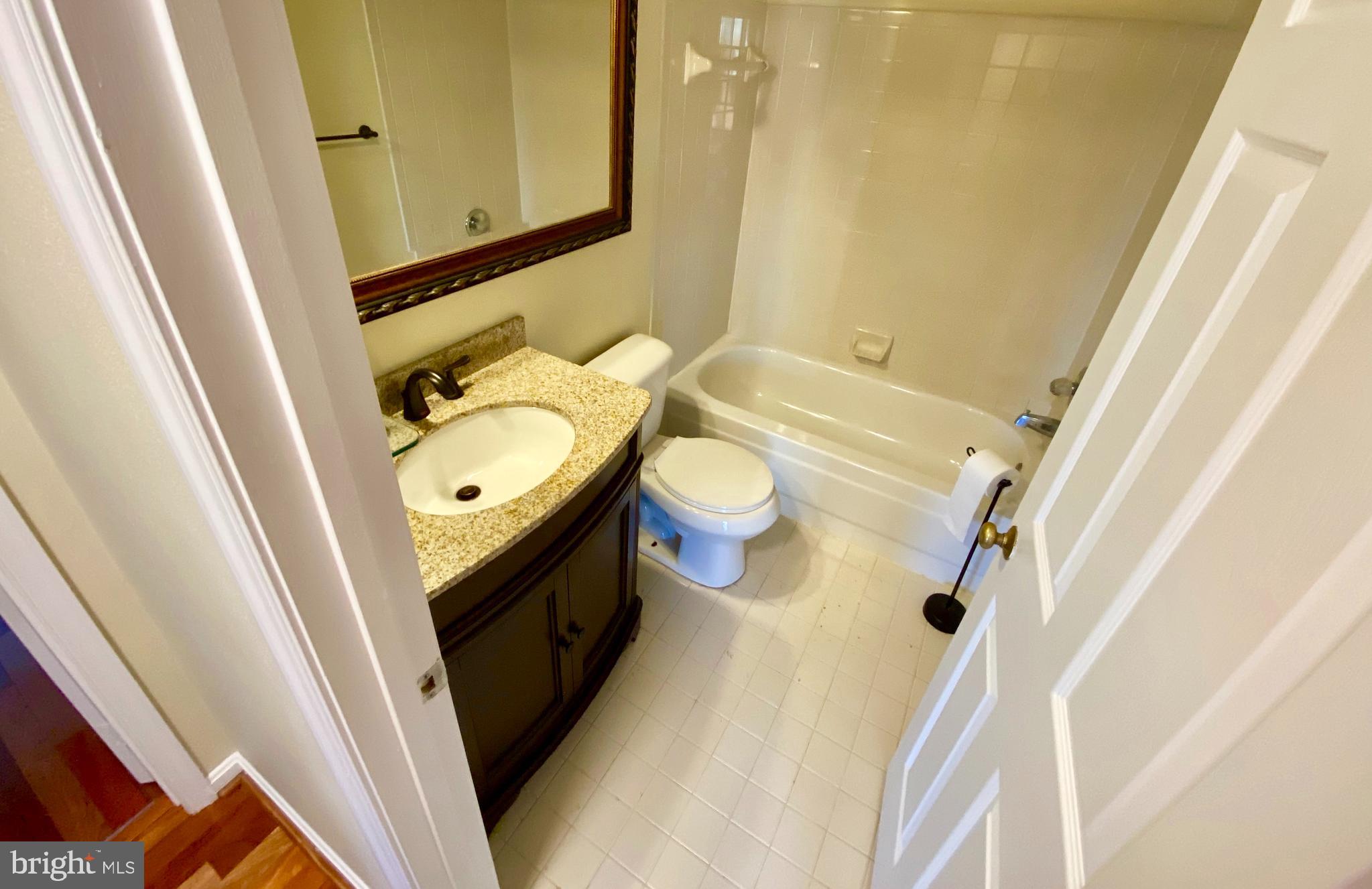 COLECROFT STATION - Residential Lease