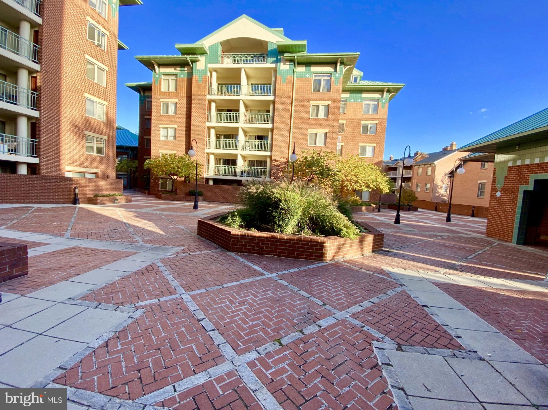 COLECROFT STATION - Residential Lease