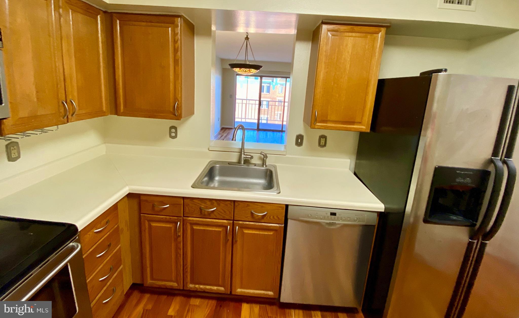 COLECROFT STATION - Residential Lease