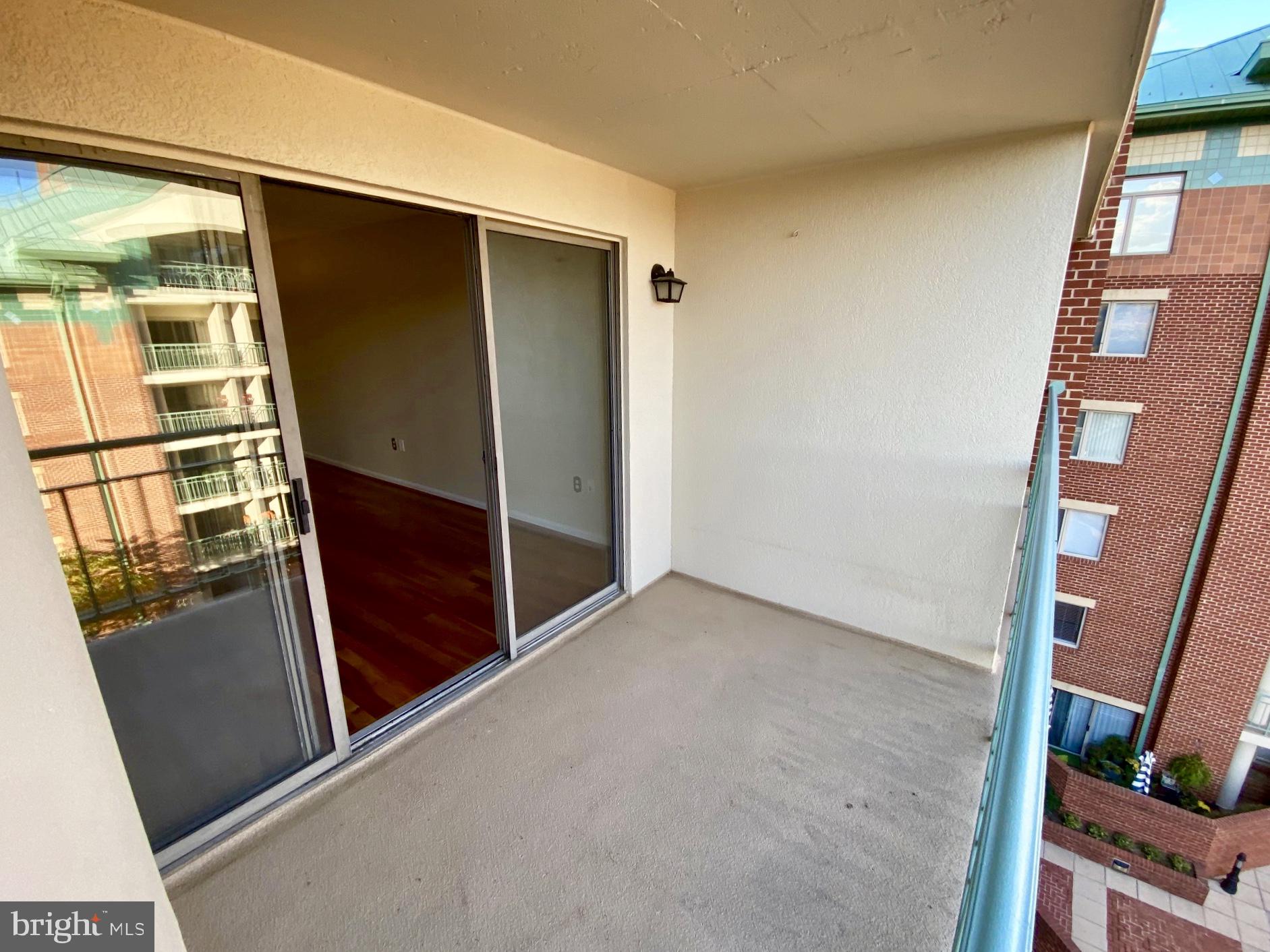 COLECROFT STATION - Residential Lease