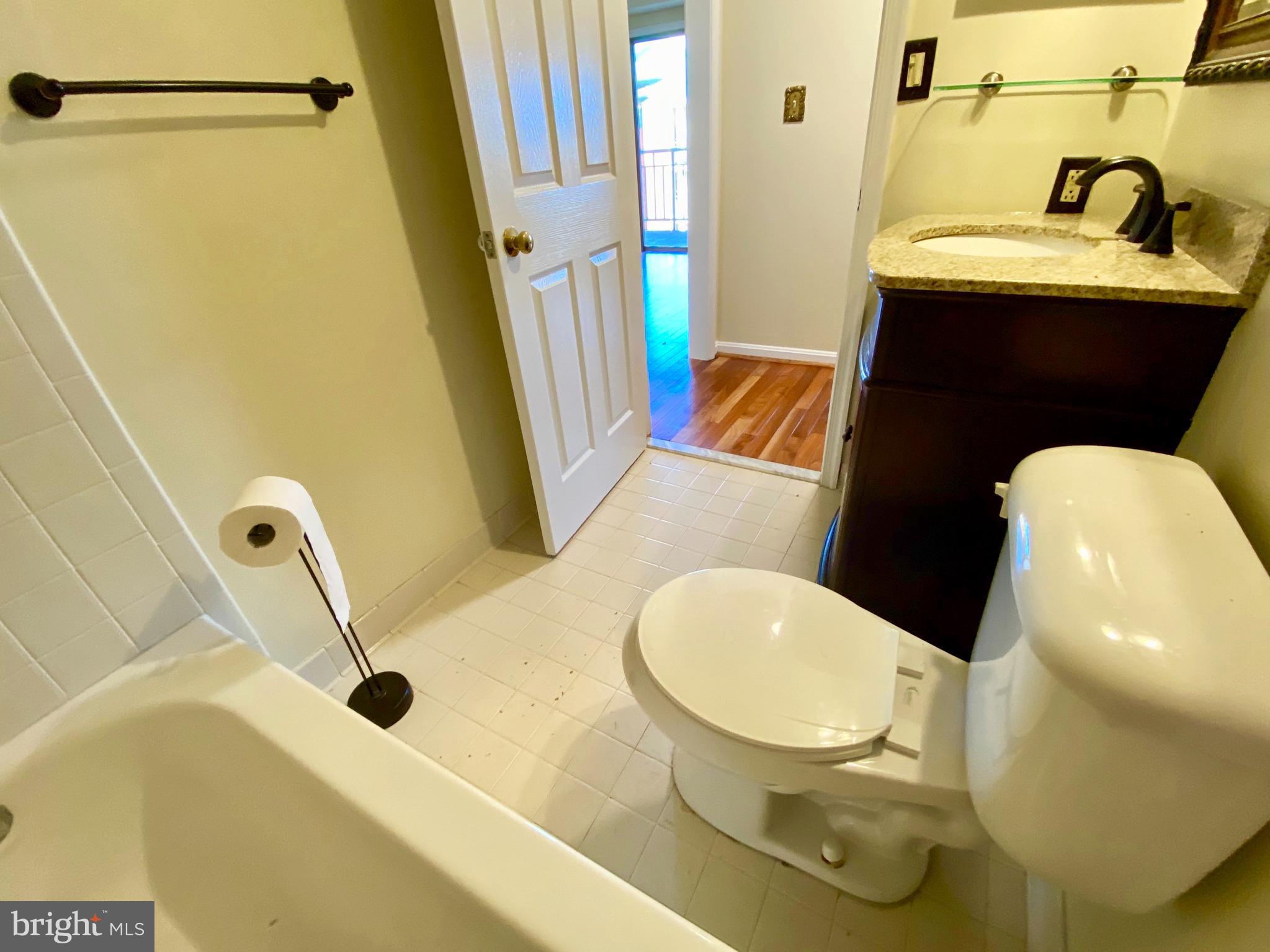 COLECROFT STATION - Residential Lease