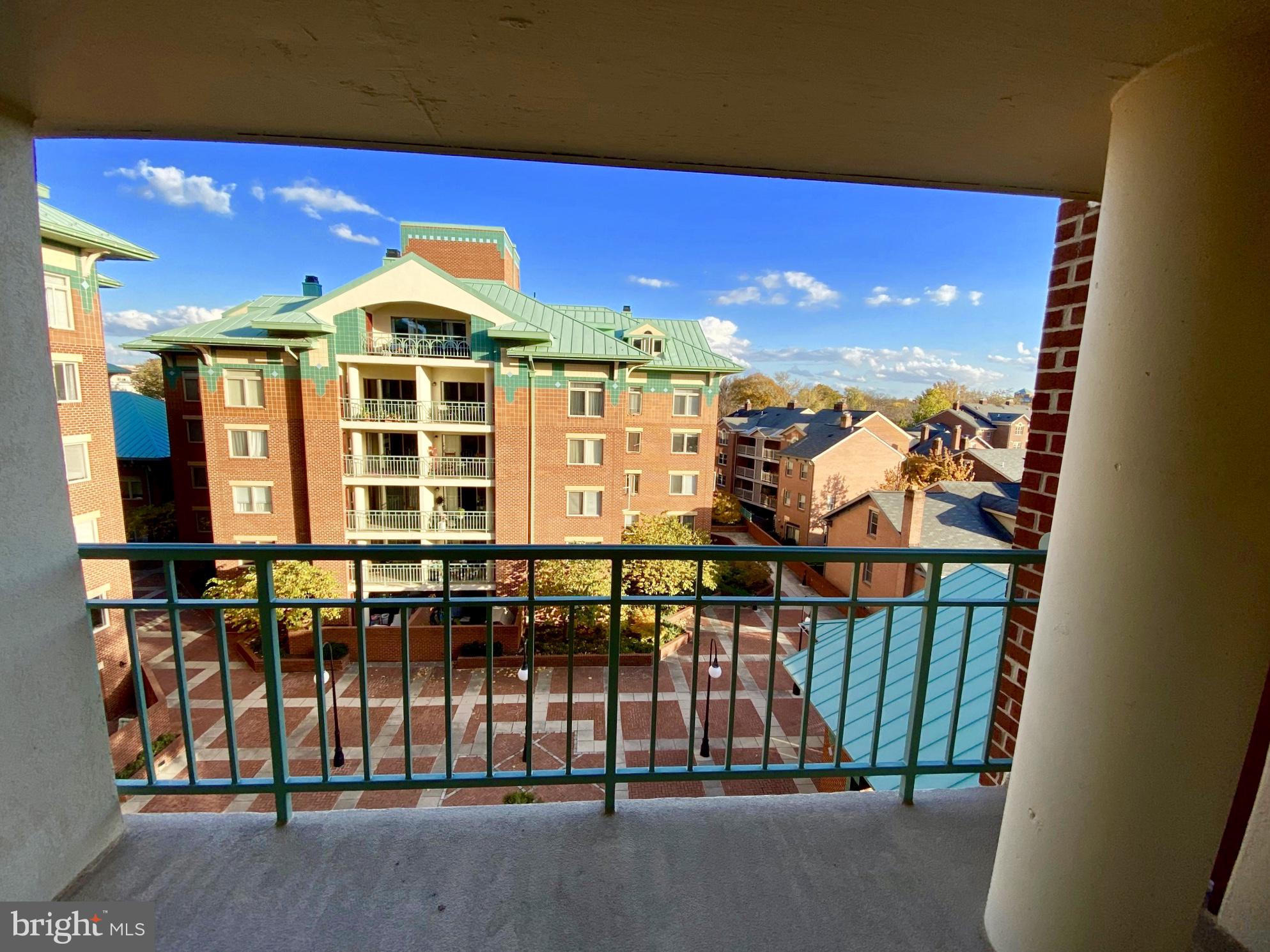 COLECROFT STATION - Residential Lease