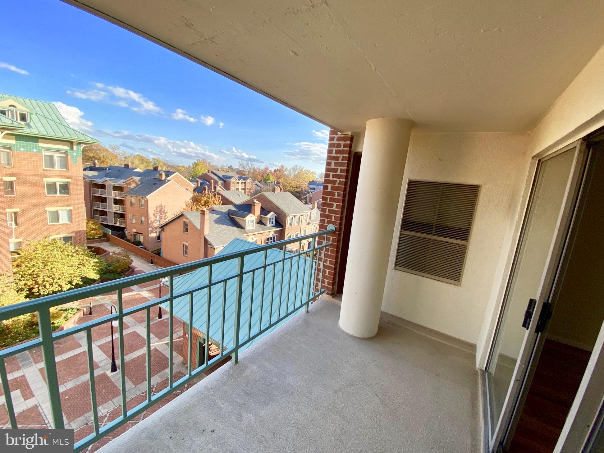 COLECROFT STATION - Residential Lease