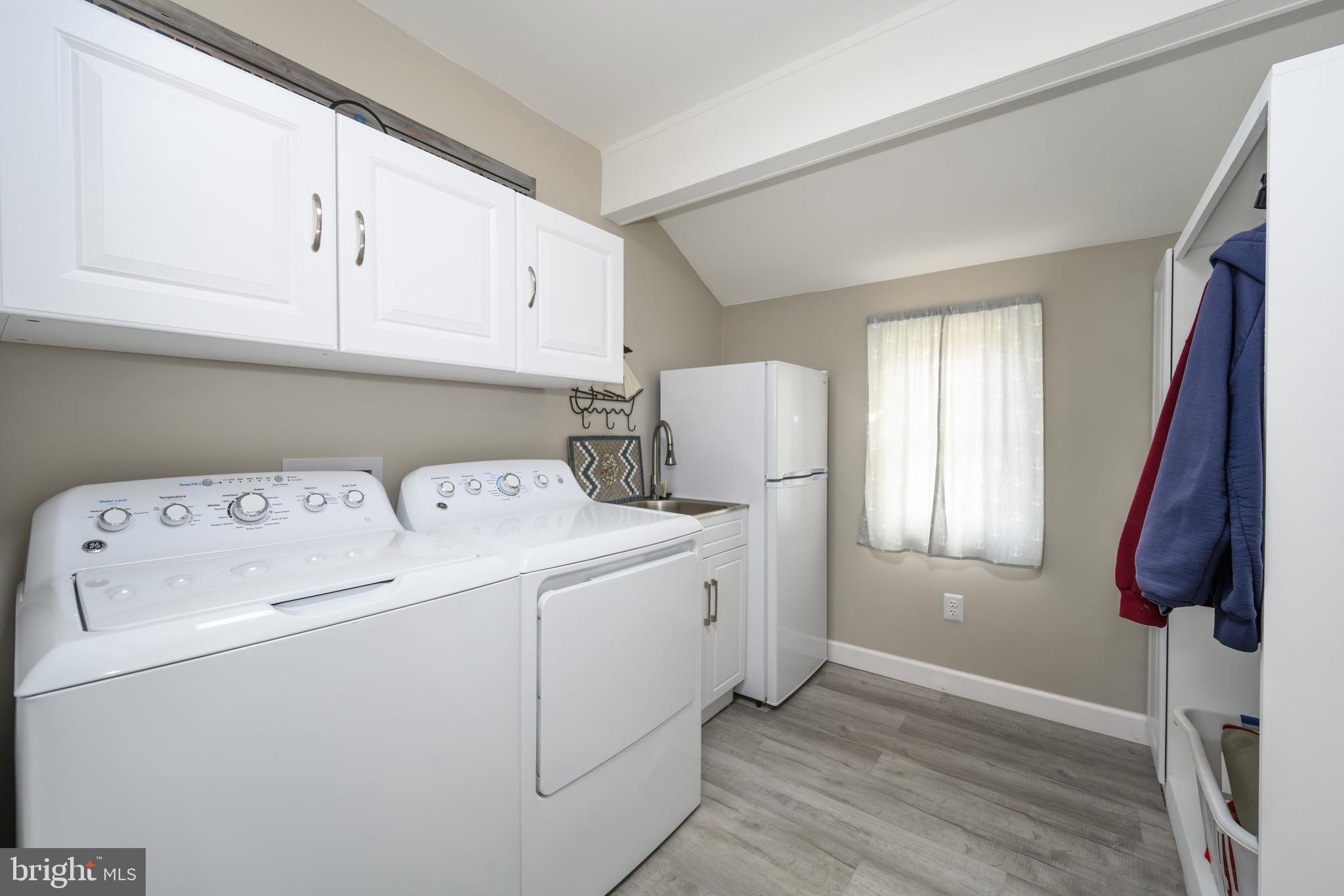 QUEEN ANNE ACRES - Residential