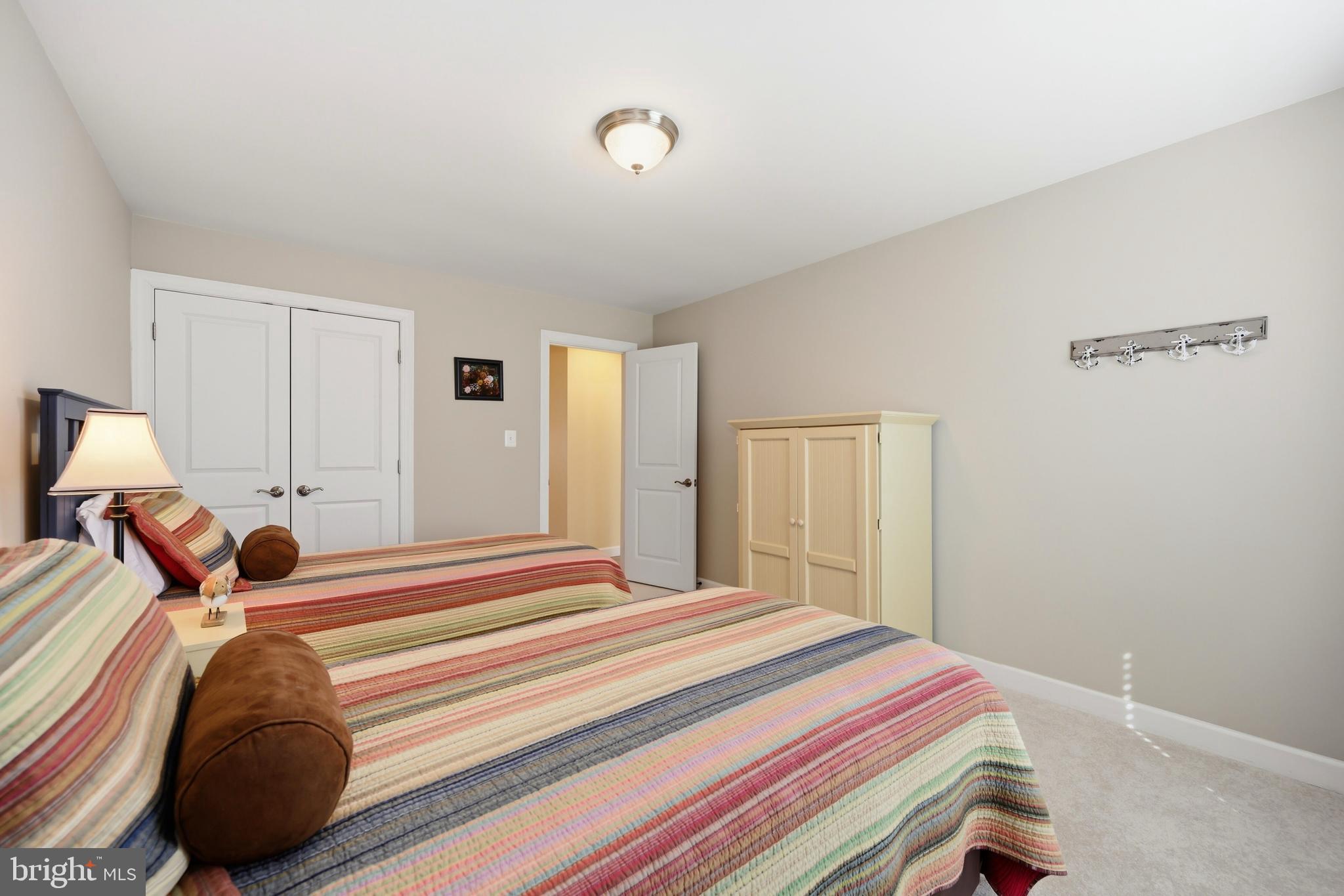 QUEEN ANNE ACRES - Residential