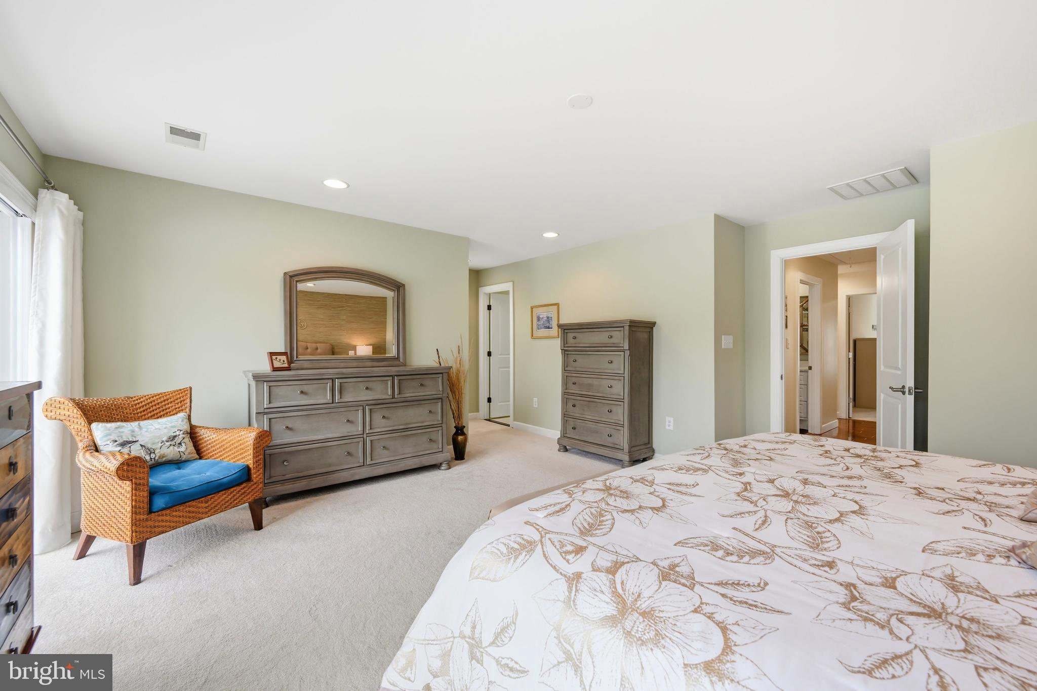 QUEEN ANNE ACRES - Residential