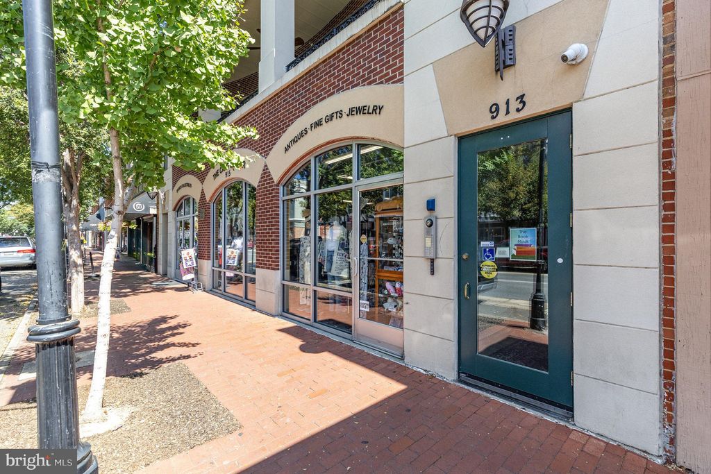 Photo of 913 - B Caroline St, FREDERICKSBURG, VA 22401 (MLS # VAFB2009504)