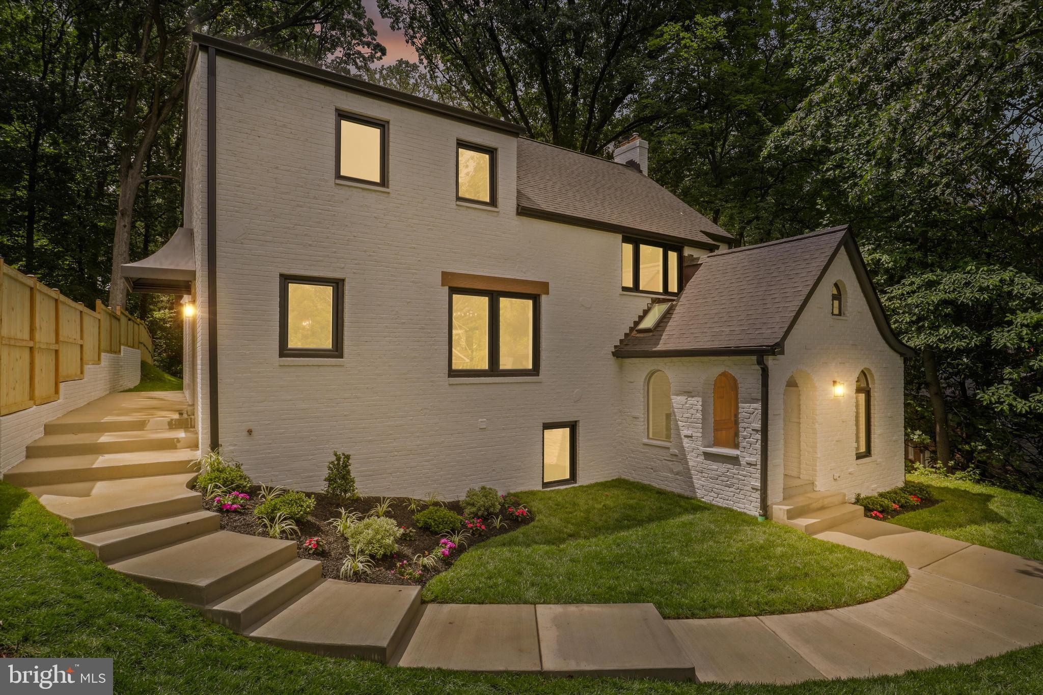 LEE HEIGHTS - Residential