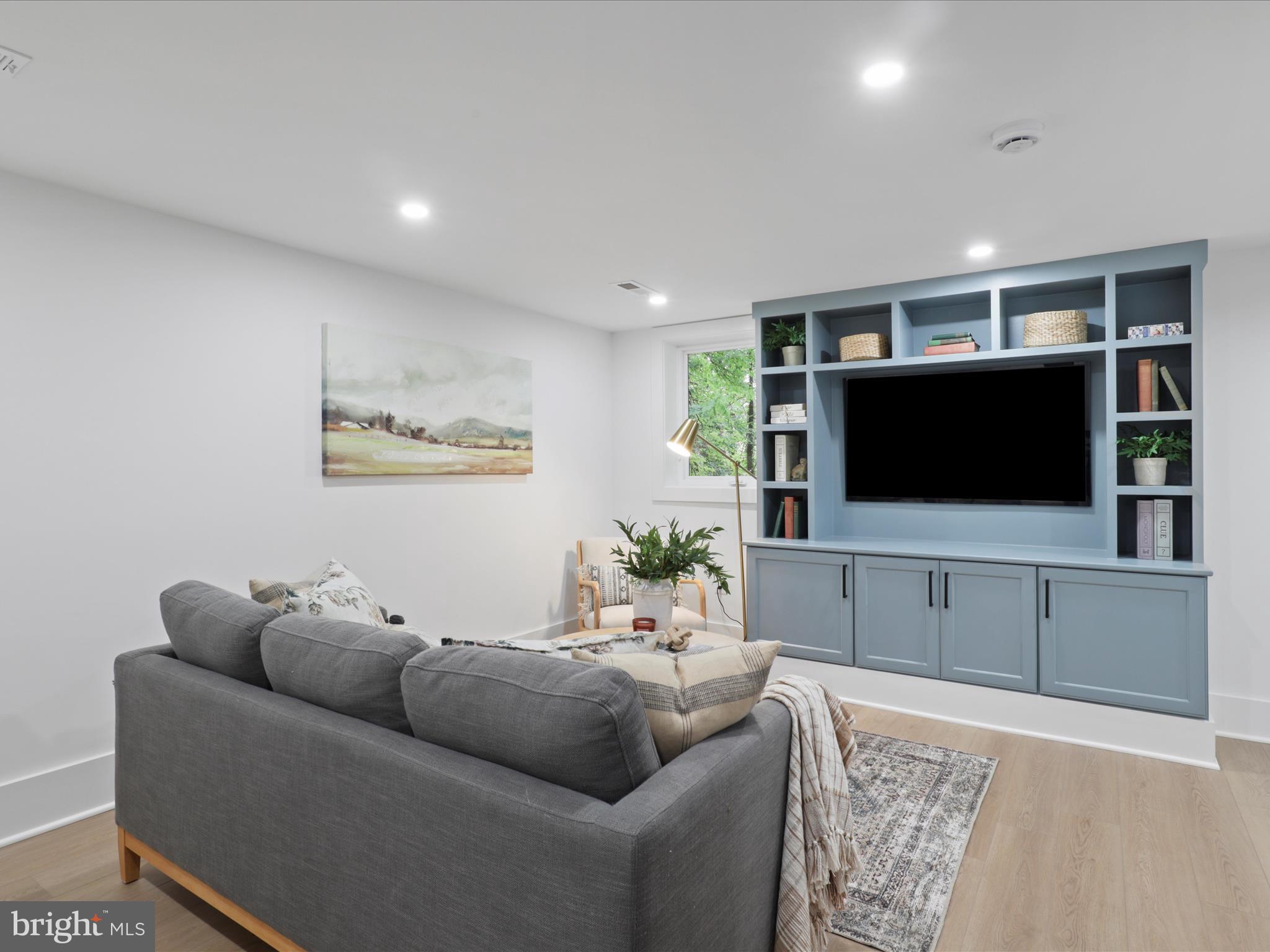 LEE HEIGHTS - Residential