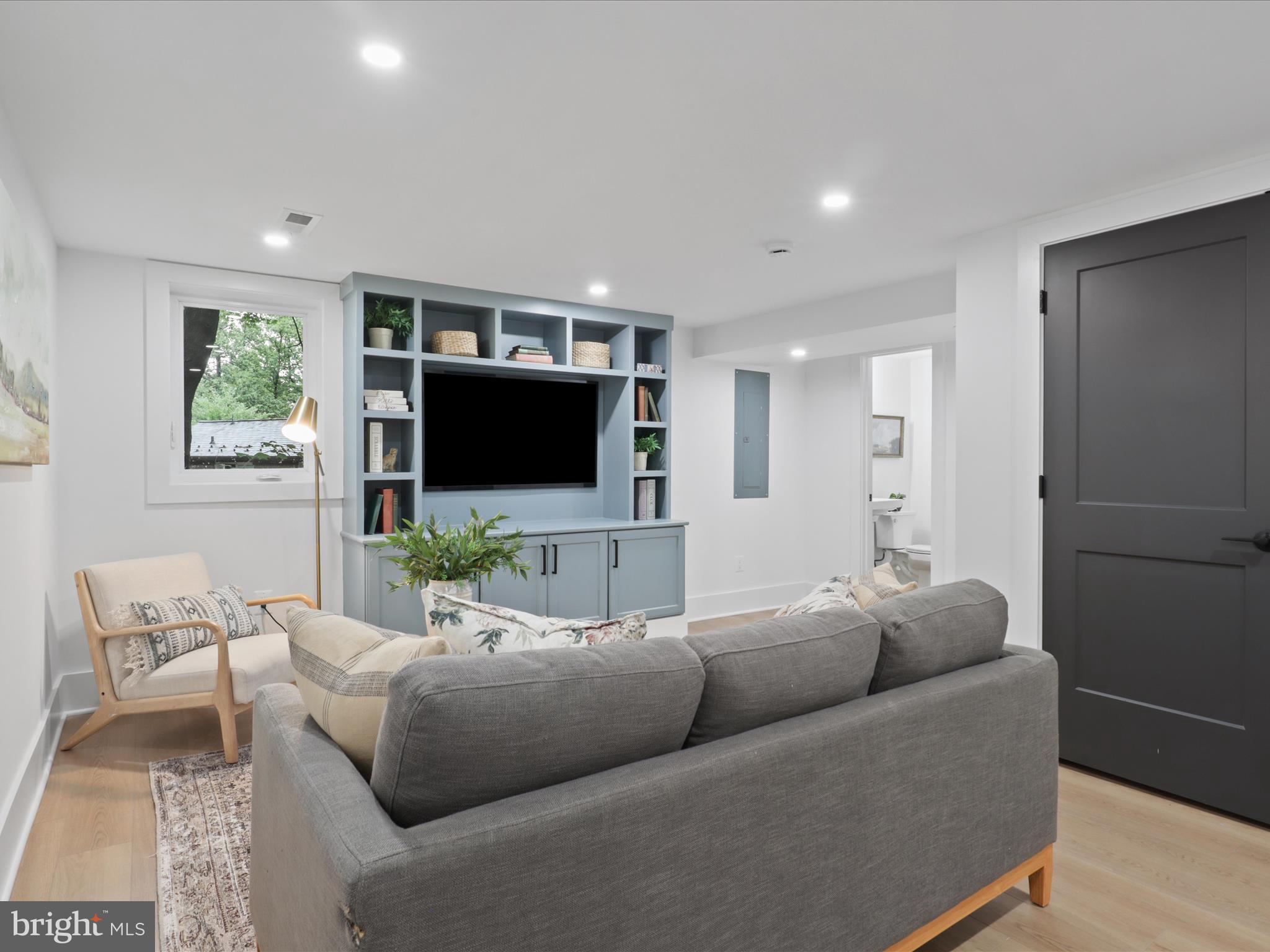 LEE HEIGHTS - Residential