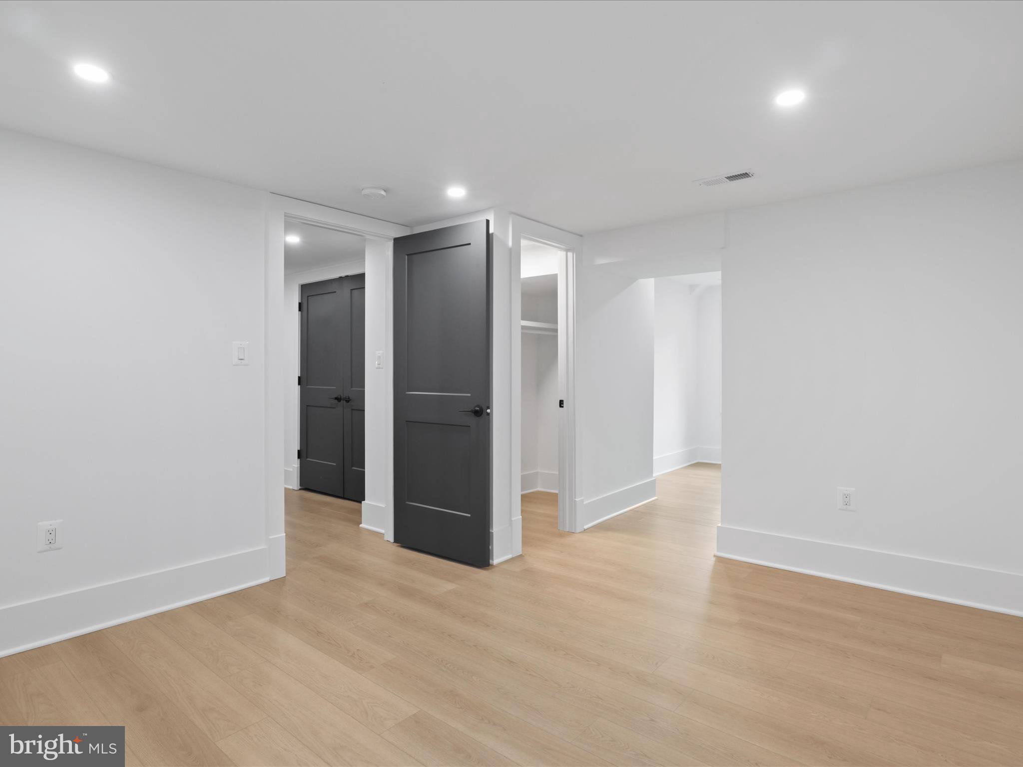 LEE HEIGHTS - Residential