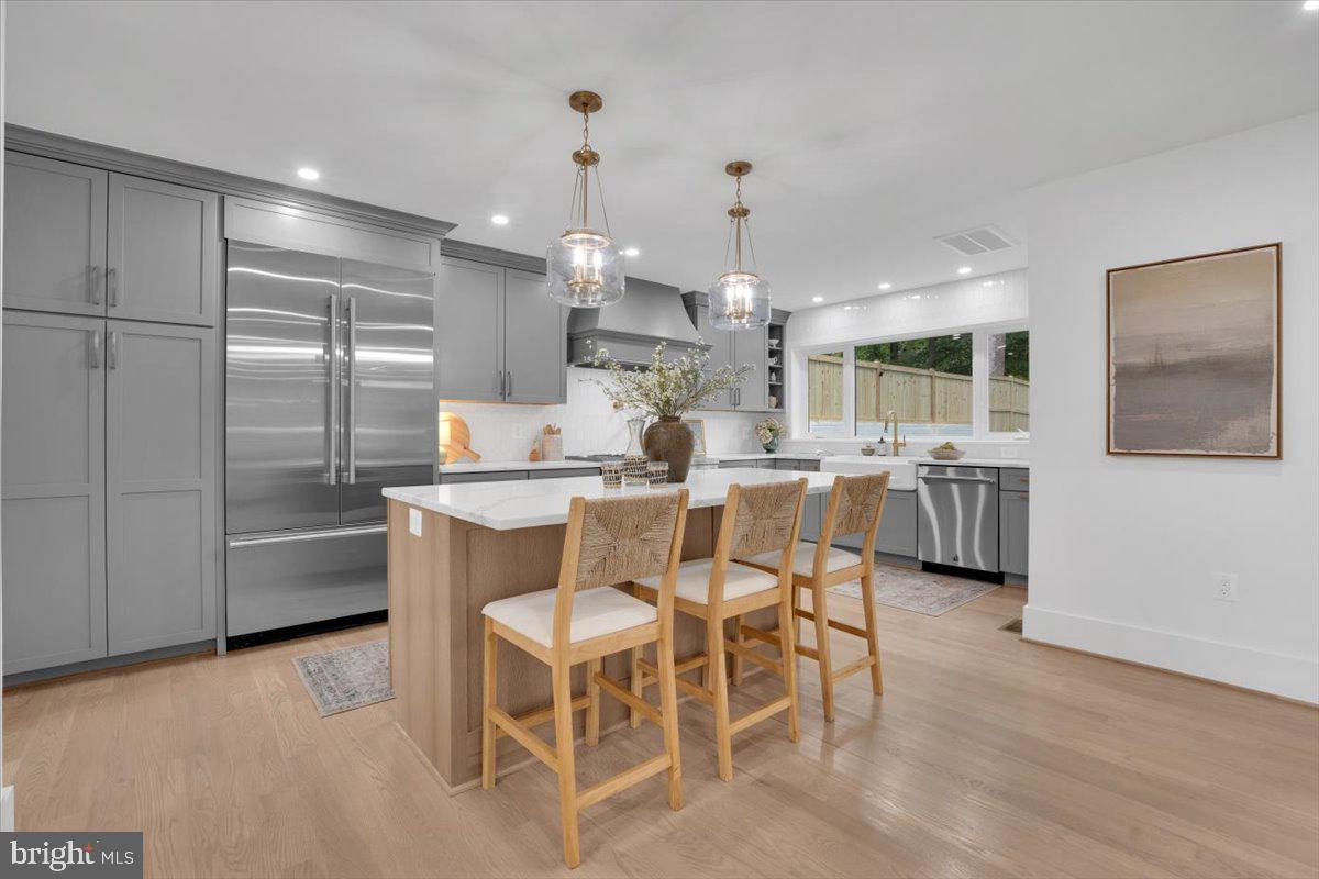 LEE HEIGHTS - Residential