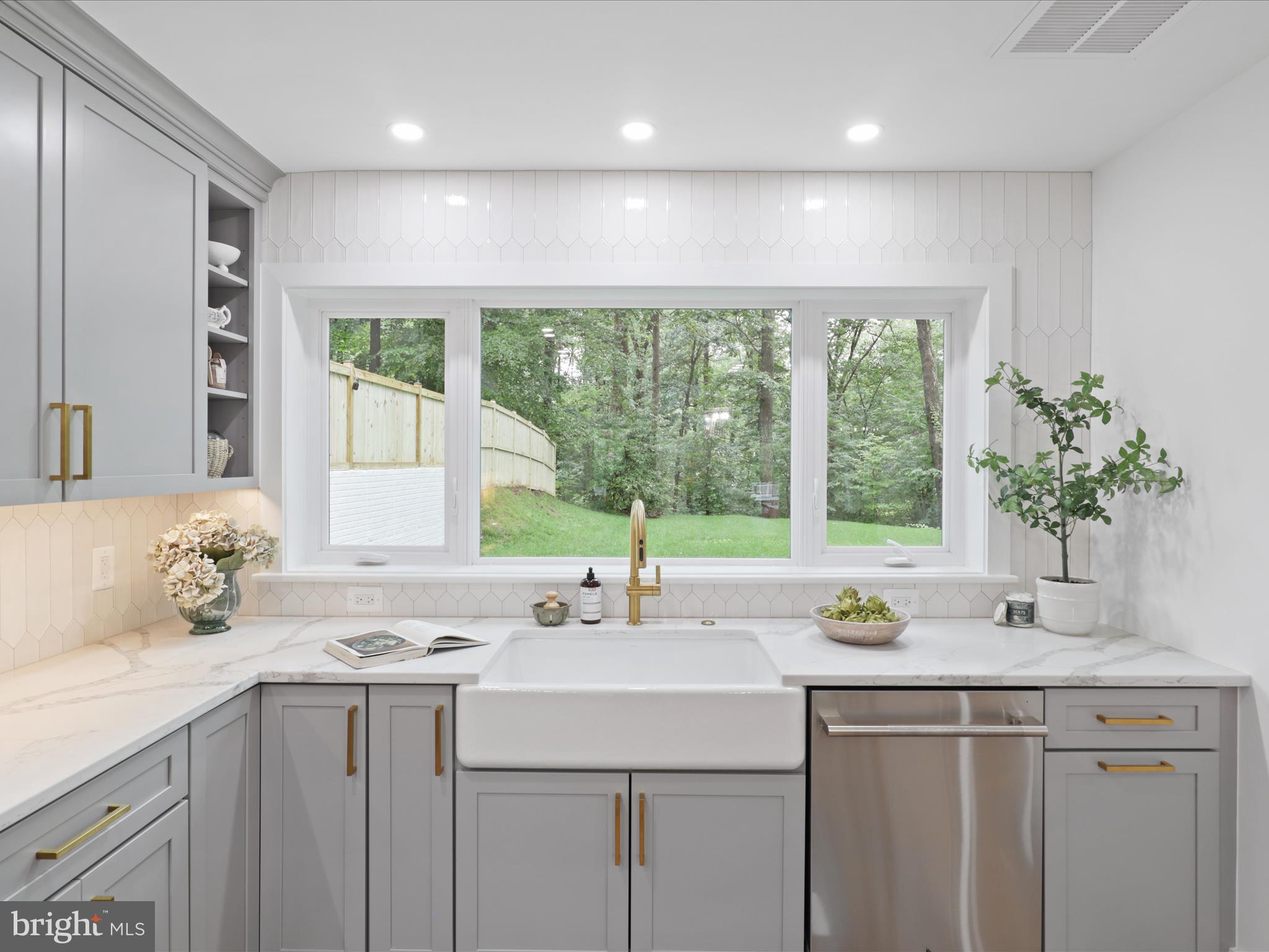 LEE HEIGHTS - Residential