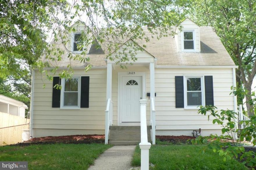 Move right in to this spotless renovation. Open the door to gleaming hardwood floors on the main level and neutral paint thruout.  LR. 2BRs, full bath + eat-in kitchen make up the main level.  Carpeted stairs off the hallway lead to the upper level Master BR &Sitting area.  Family Rm, 4th BR, full Bath & enclosed Laundry/Utility complete the lower level. Lots of "news".  Make sure you ck this out!