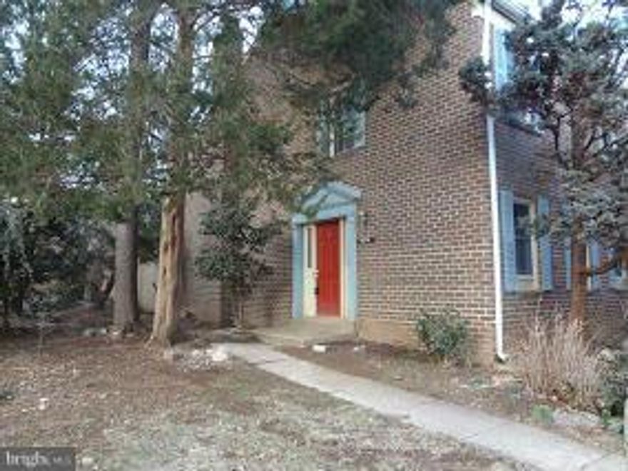 Beautiful End Unit Townhome with 3 Bedrooms and 2.5 Baths close to Vienna Metro! Pergo Floors in the Main Level. Family Room  and Dining Room off Kitchen, Living Room with a Fireplace Leading to patio in Enclosed Rear Yard, and much more.  Near Schools, Shopping, Entertainment and Major Access Routes. Ready for tenants to move-in by Oct 30!