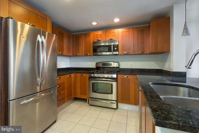 MIDTOWN ALEXANDRIA STATION CONDOMINIUM - Residential