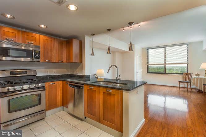 MIDTOWN ALEXANDRIA STATION CONDOMINIUM - Residential