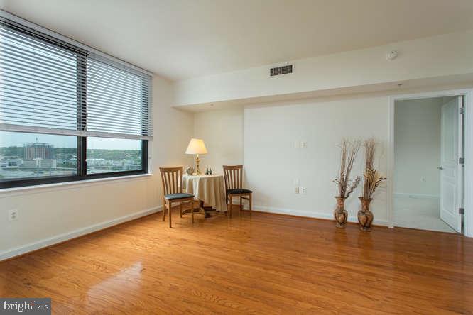 MIDTOWN ALEXANDRIA STATION CONDOMINIUM - Residential