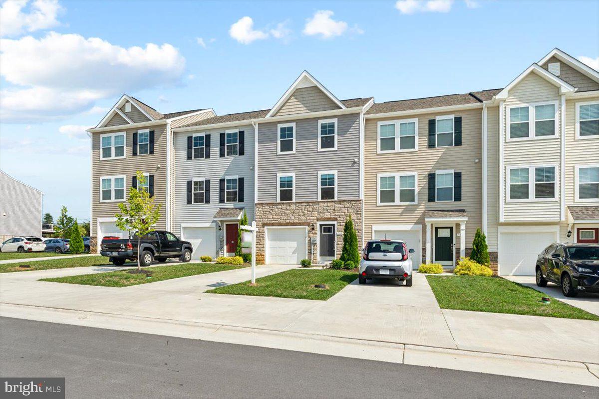 TOWNES AT TATE MANOR - Residential Lease