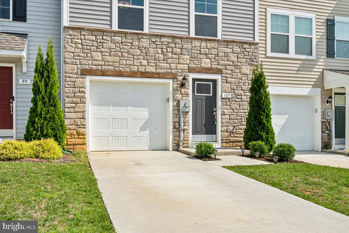 TOWNES AT TATE MANOR - Residential Lease