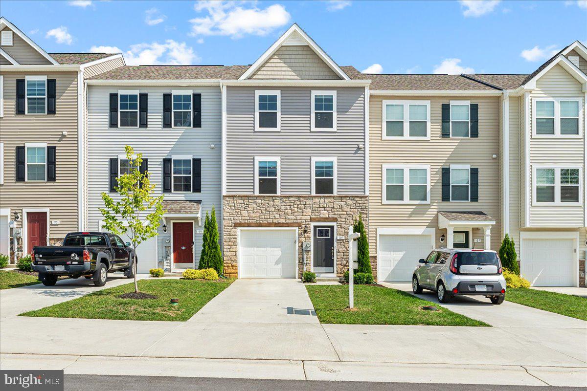 TOWNES AT TATE MANOR - Residential Lease