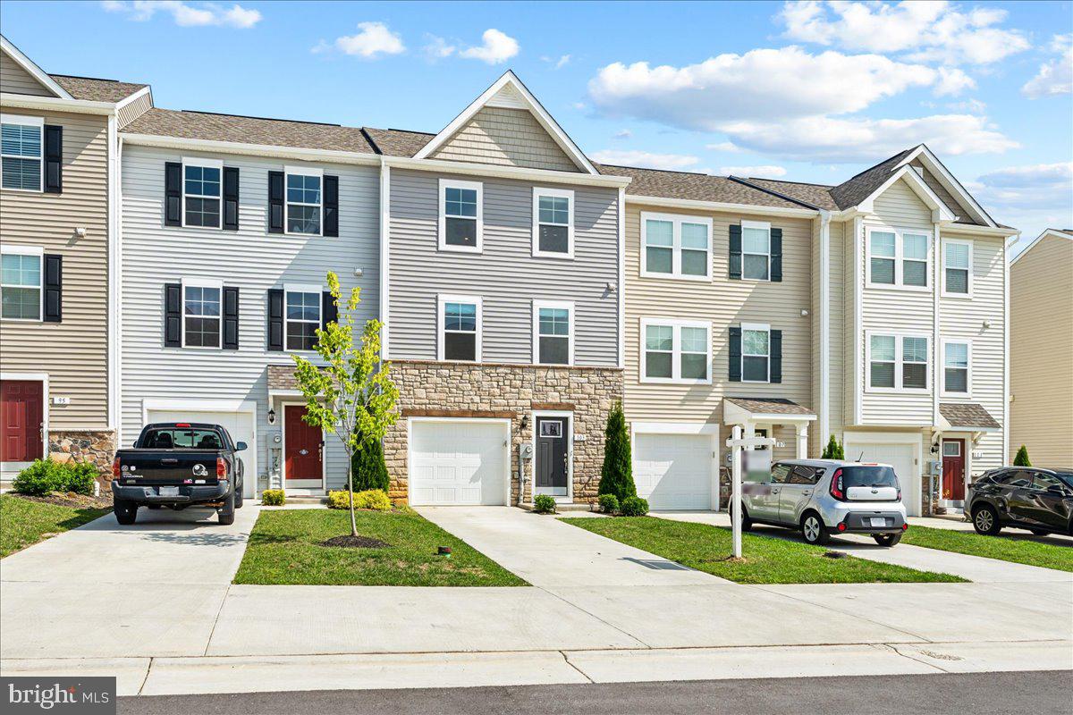 TOWNES AT TATE MANOR - Residential Lease