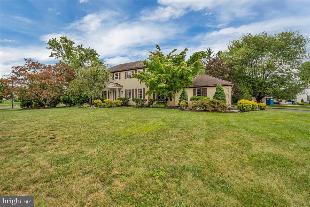 905 KNOLL COURT