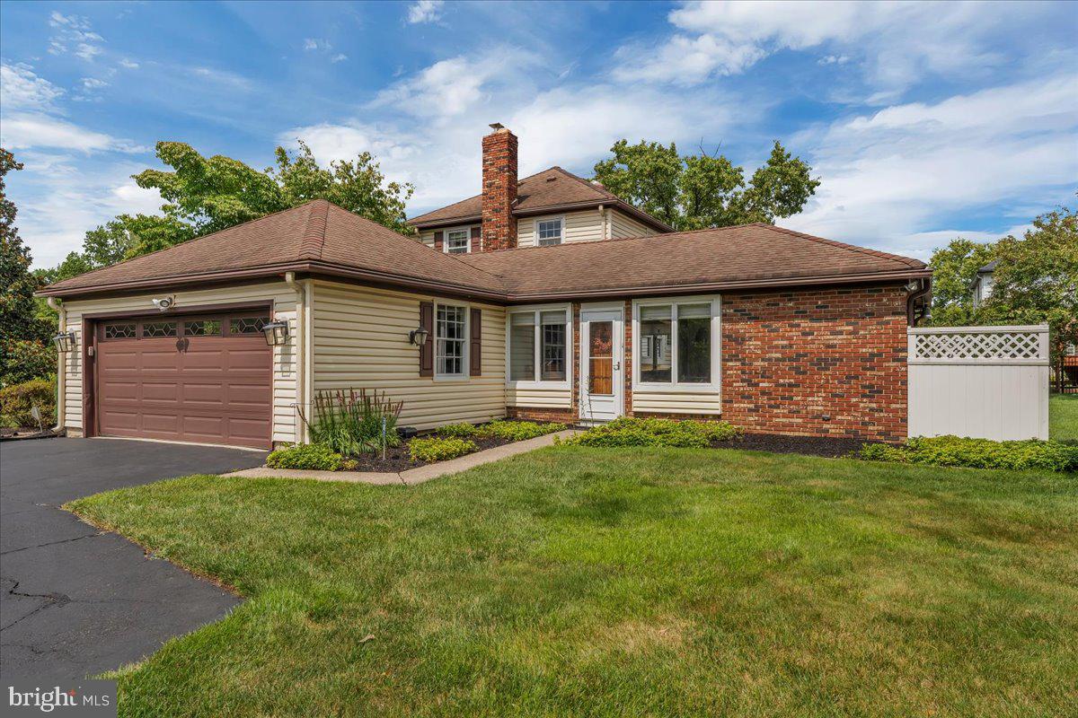 905 KNOLL COURT