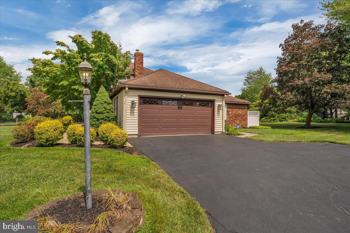 905 KNOLL COURT