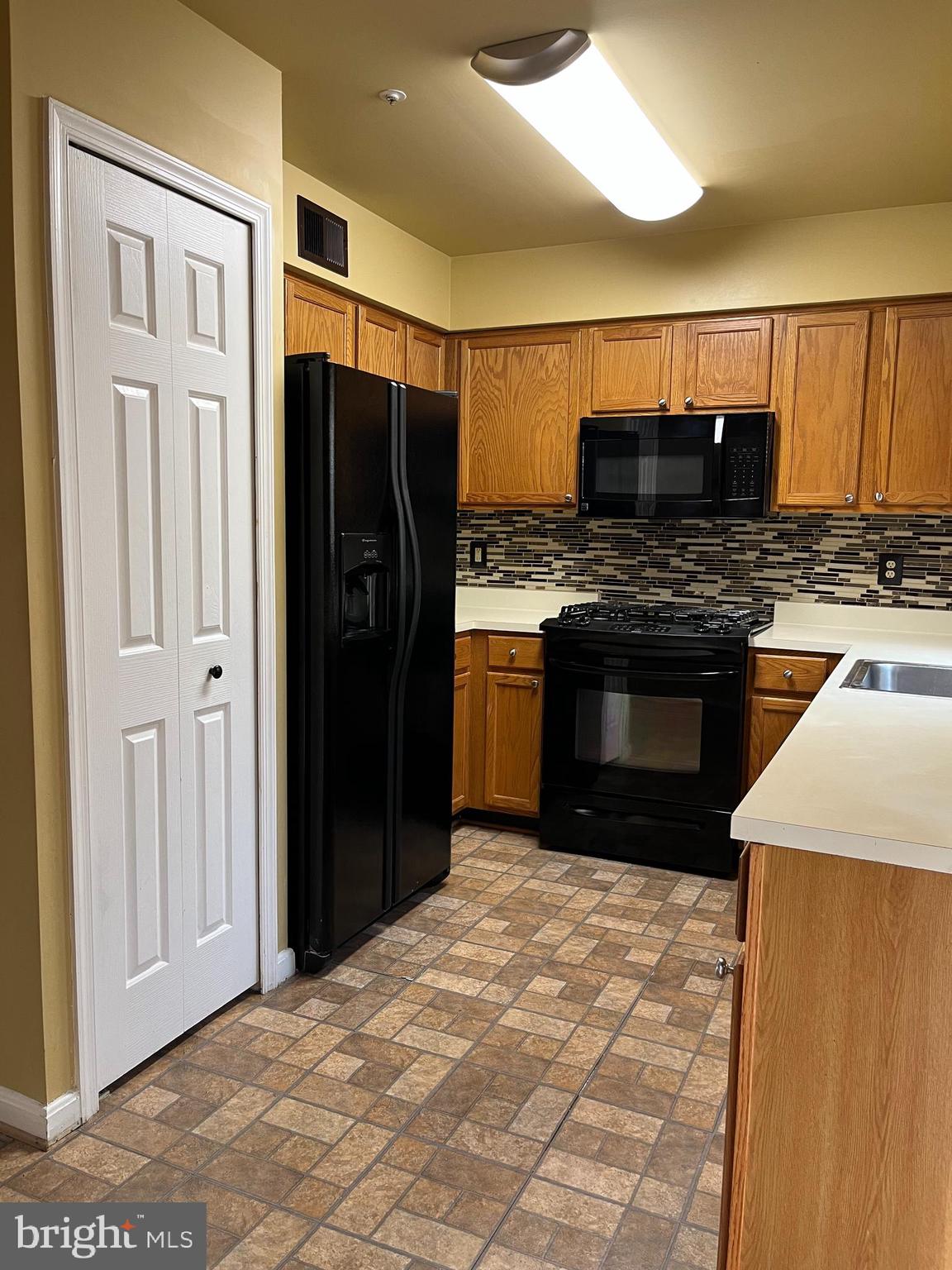 CRISPIN WOODS - Residential Lease