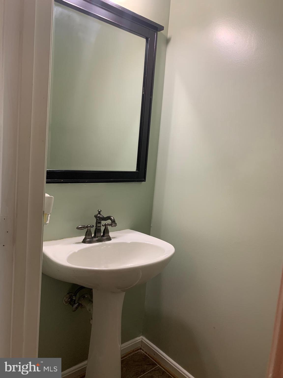 CRISPIN WOODS - Residential Lease