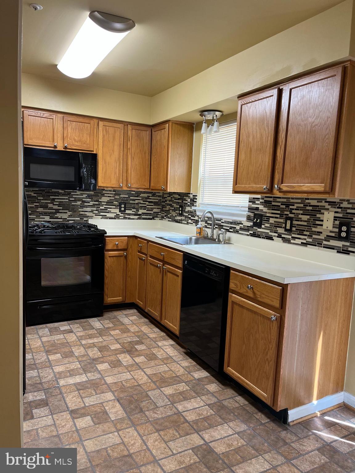 CRISPIN WOODS - Residential Lease