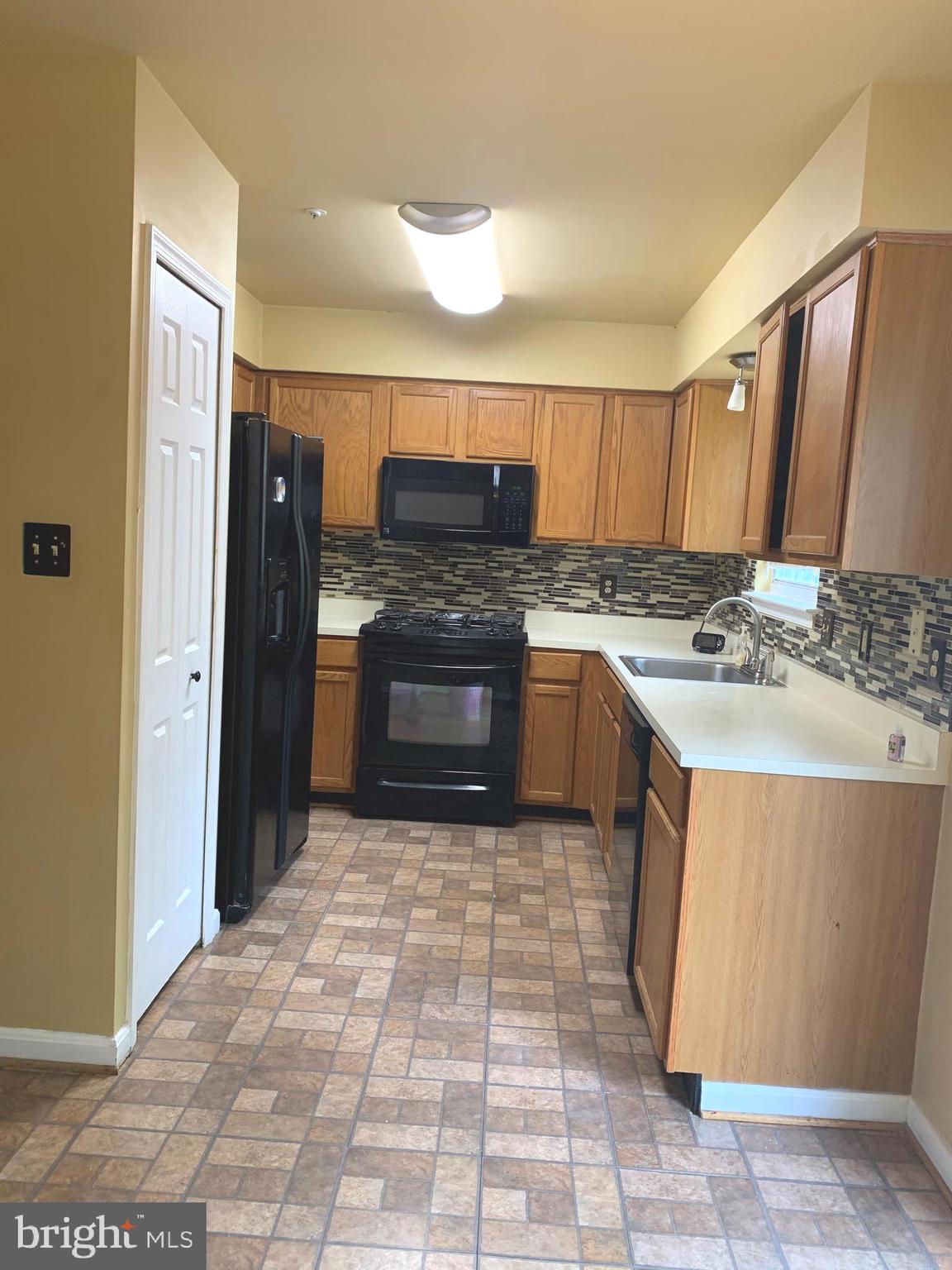 CRISPIN WOODS - Residential Lease