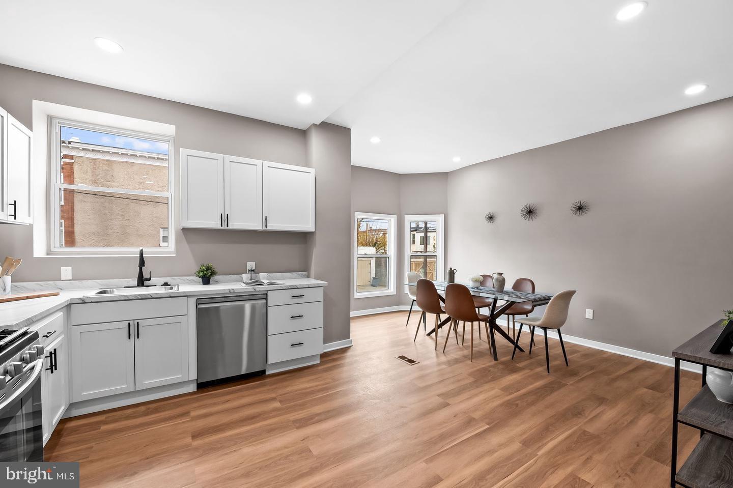 EVERGREEN LAWN - Residential