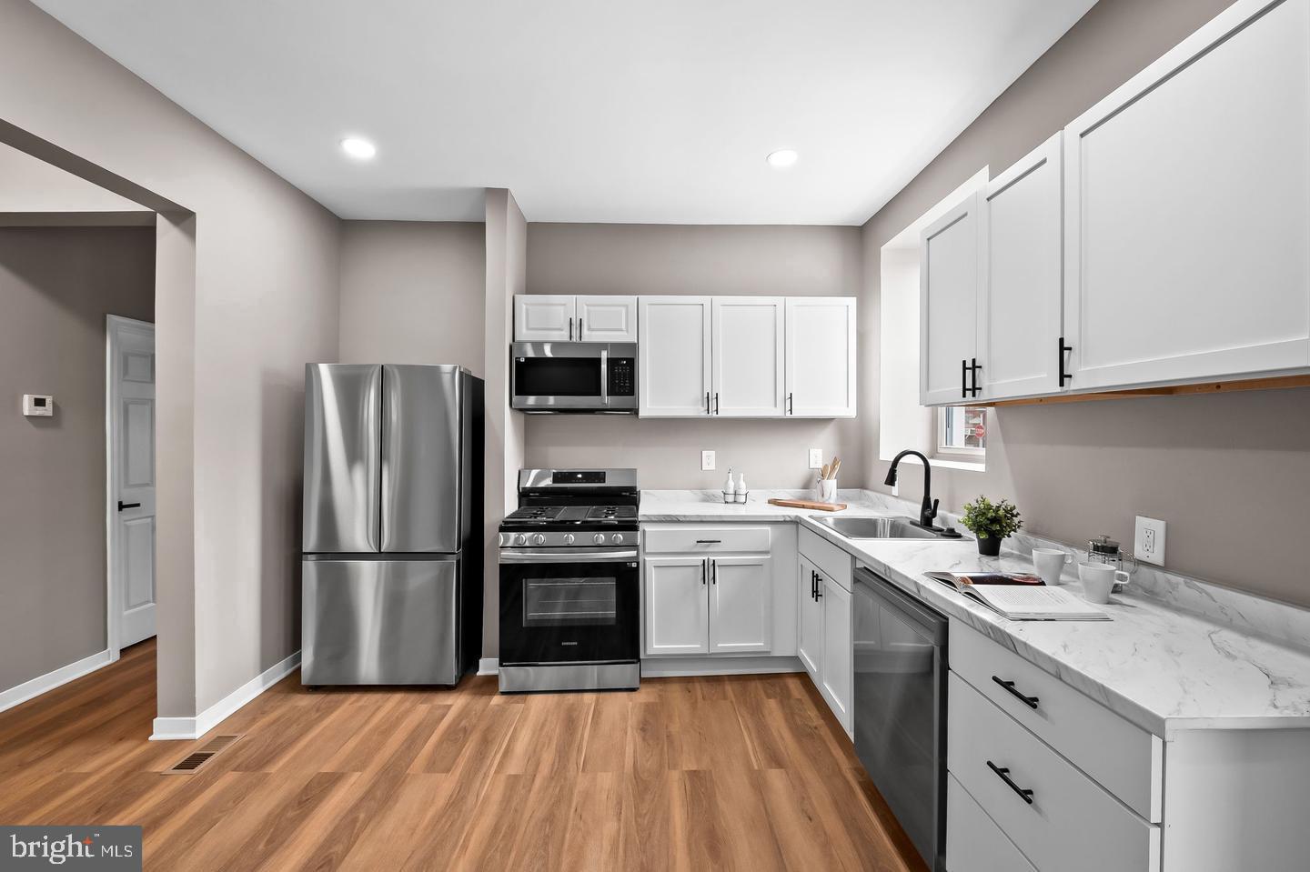 EVERGREEN LAWN - Residential