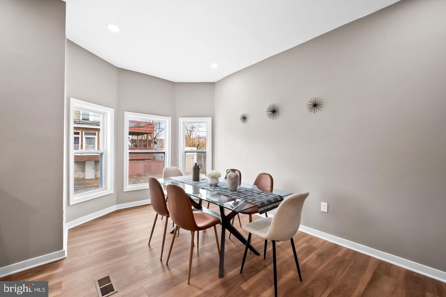 EVERGREEN LAWN - Residential