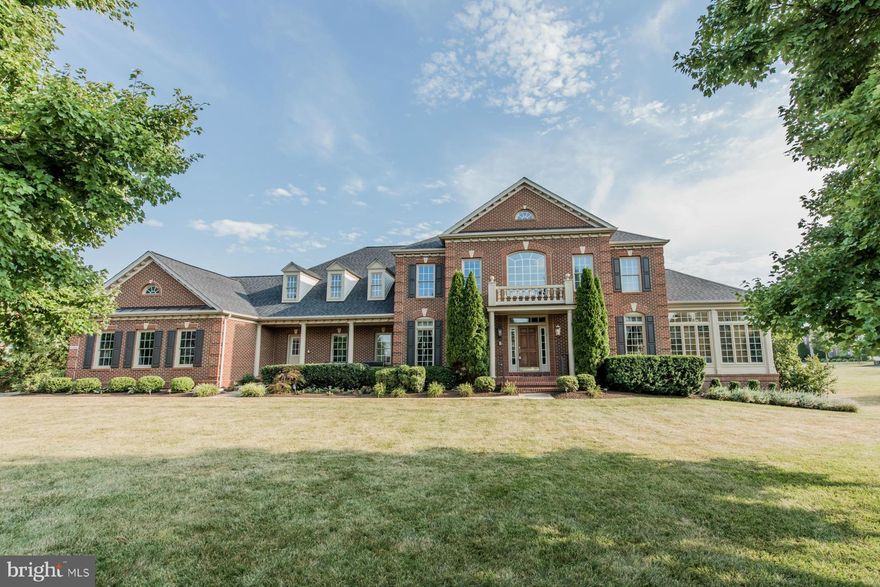 A designer-like style perfection! Gourmet KIT w/granite, stainless appls, stunning custom backsplash &morningRM w/stacked stone surround gasFP! Great RM, Study,Conservatory &formals encompass a breathtaking 2-story foyer; Owner's retreat w/sittingRM,custom built-ins &luxe bath remodel;all beds w/att BA.Exceptional outdoor entertaining areas! 2016 roof!