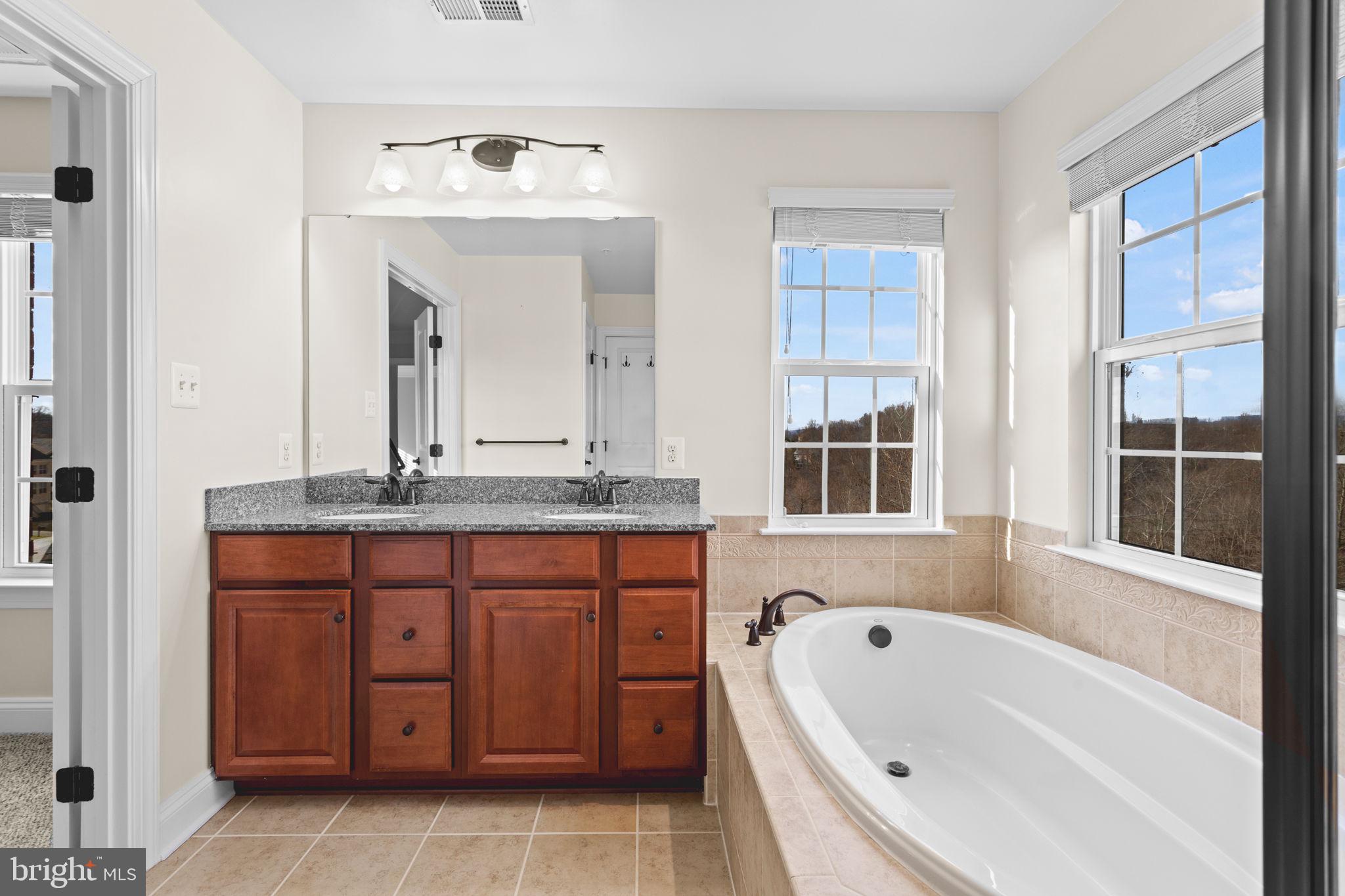 ASPEN LAKE LINGANORE - Residential