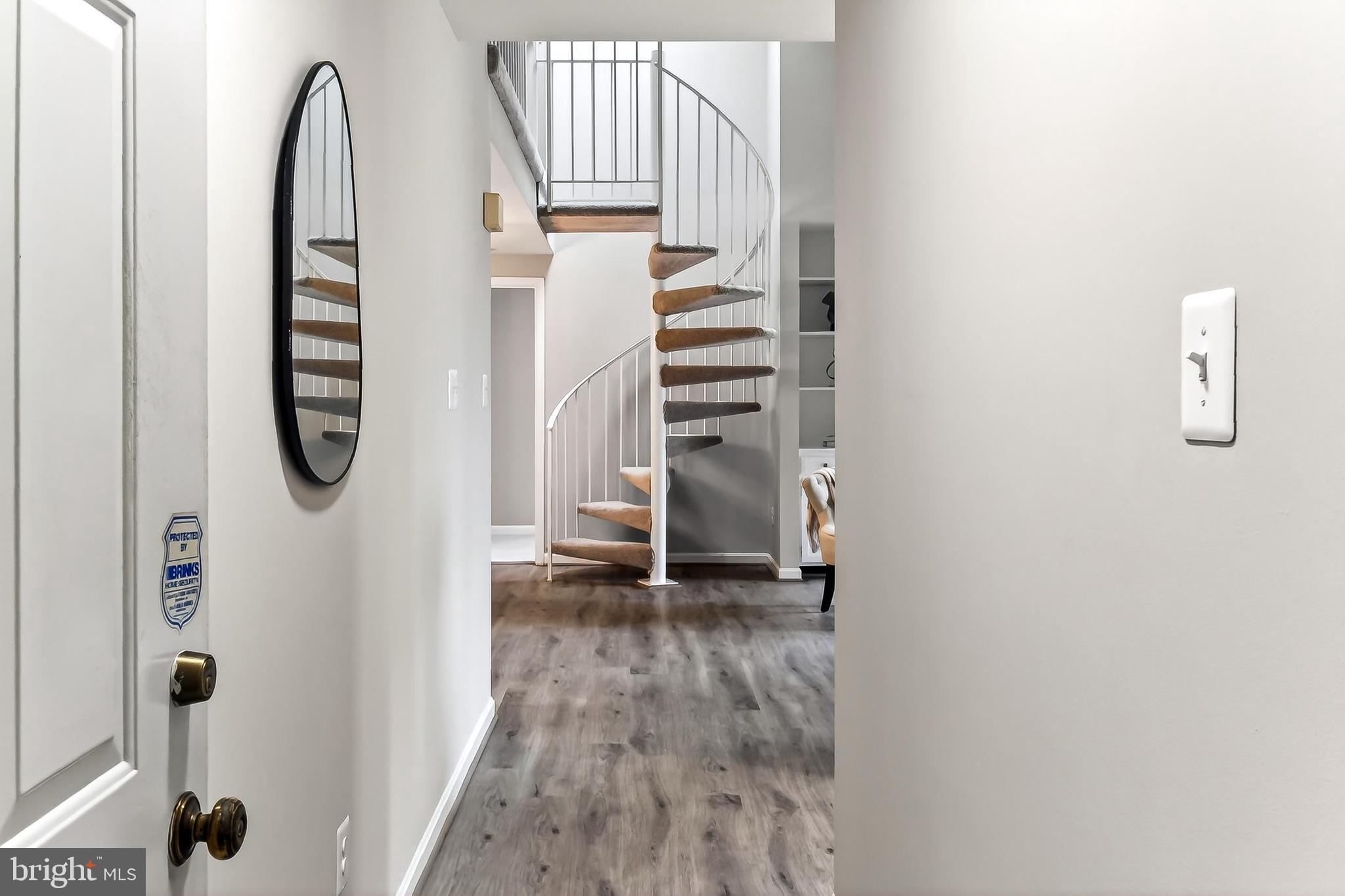 6049 ESSEX HOUSE SQUARE B