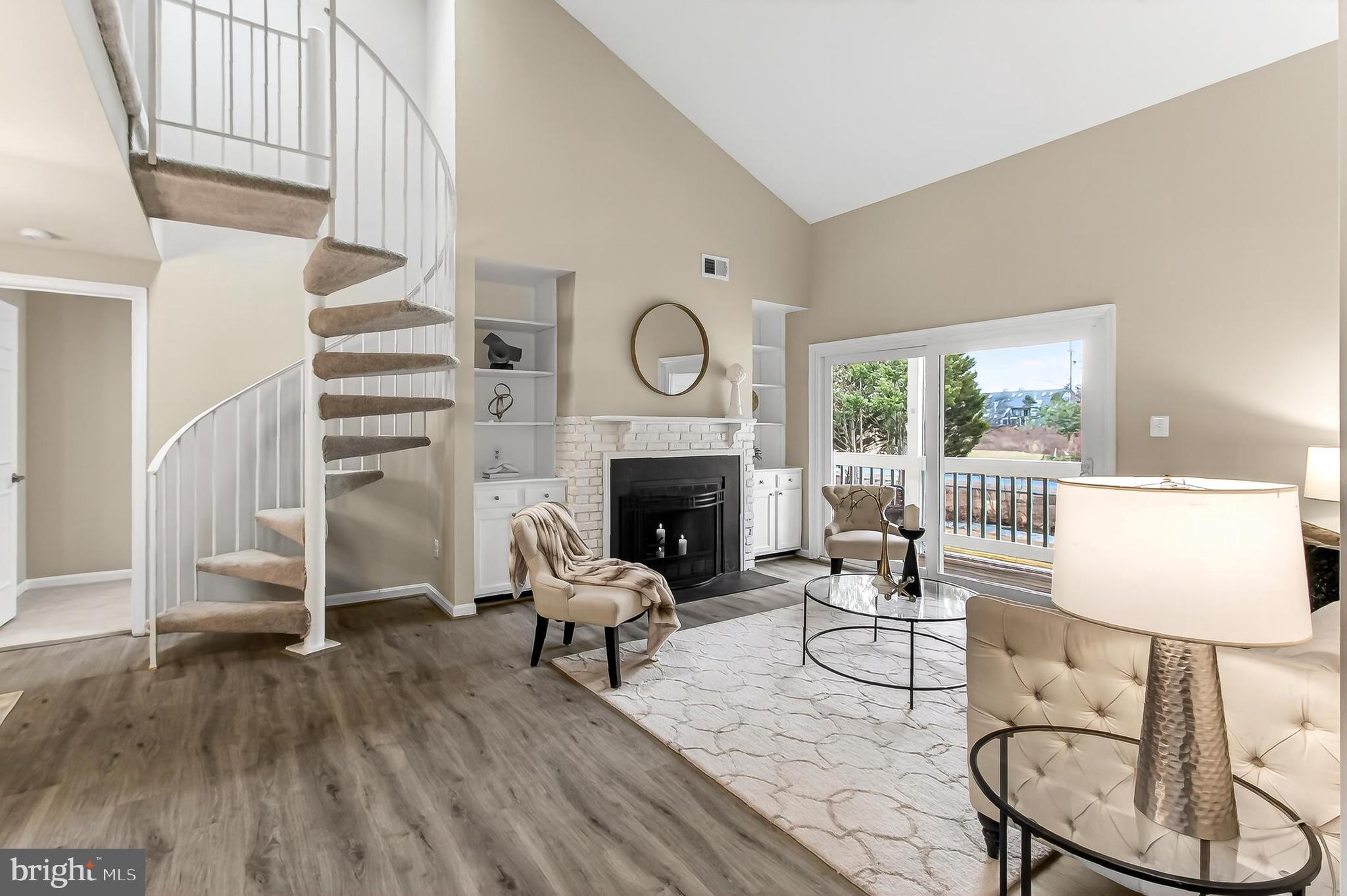 6049 ESSEX HOUSE SQUARE B