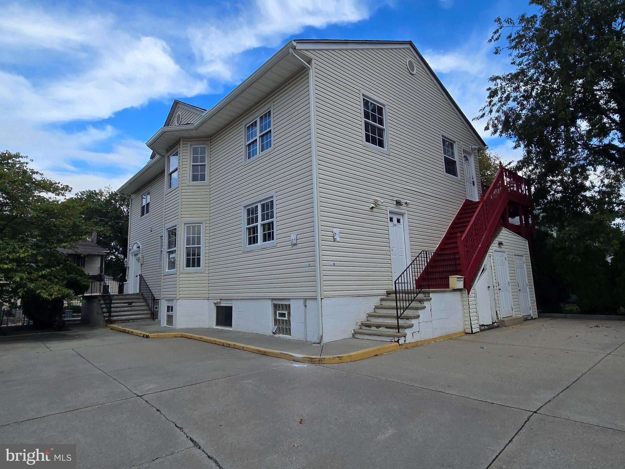 2301 Unit A WOODLYNNE AVENUE