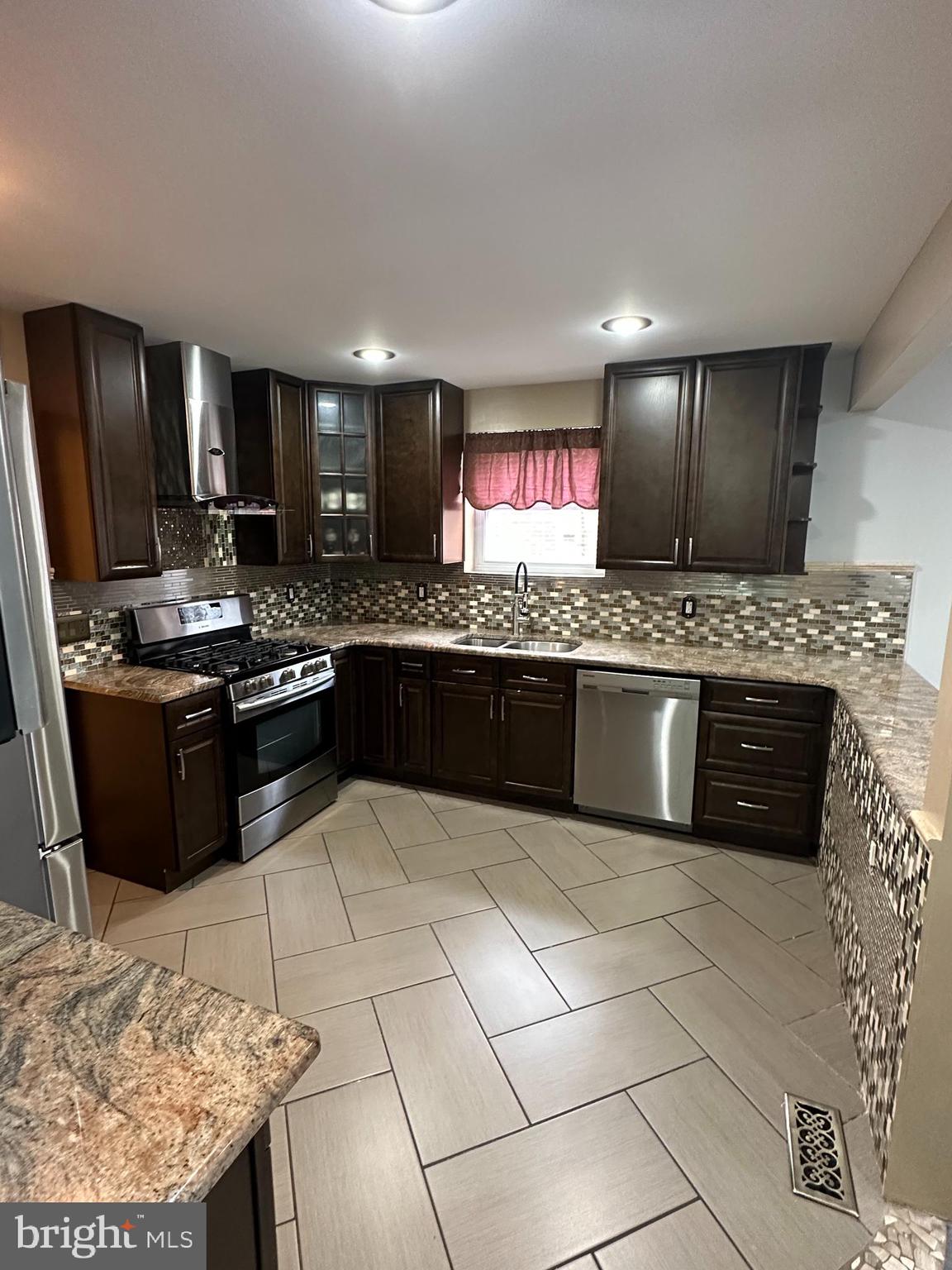 LLANWELYN GARDENS - Residential