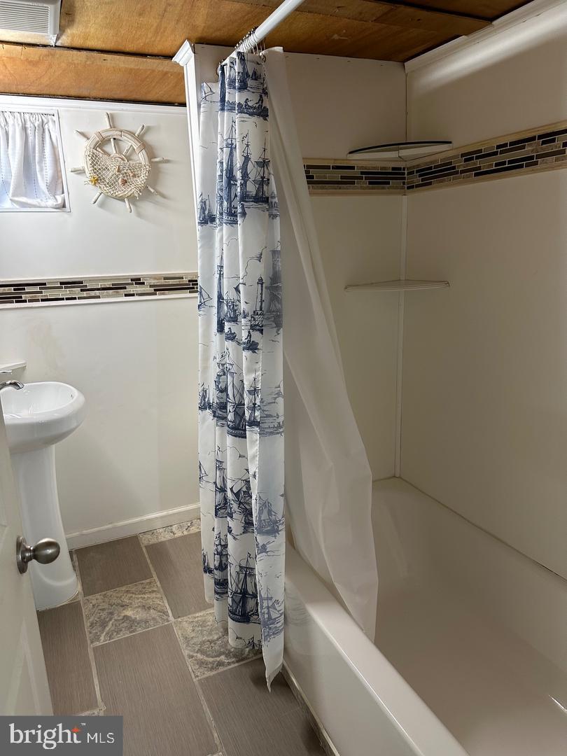 LLANWELYN GARDENS - Residential