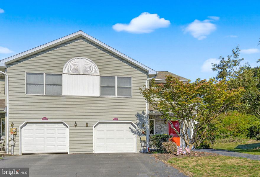 I found the perfect home that is full of potential and ready for your personal touch. This spacious townhome in the highly sought-after Beacon Hill community is a perfect opportunity for anyone looking for a first time home or needing to downsize. Step inside to find an open-concept main level that’s ideal for entertaining, complete with a light-filled living area. Upstairs, you’ll find two spacious bedrooms, each complete with its own ensuite bathroom offering comfort, privacy, and flexibility for any lifestyle.  The unfinished basement offers endless possibilities: add a third bedroom, home office, additional living area, or gym and instantly increase your living space and value. With its great layout and prime location to nearby parks, local trail perfect for evening walks, easy access to restaurants, and amenities. This home is a hidden gem just waiting to shine. Don’t miss your chance to turn this Beacon Hill property into your dream home!